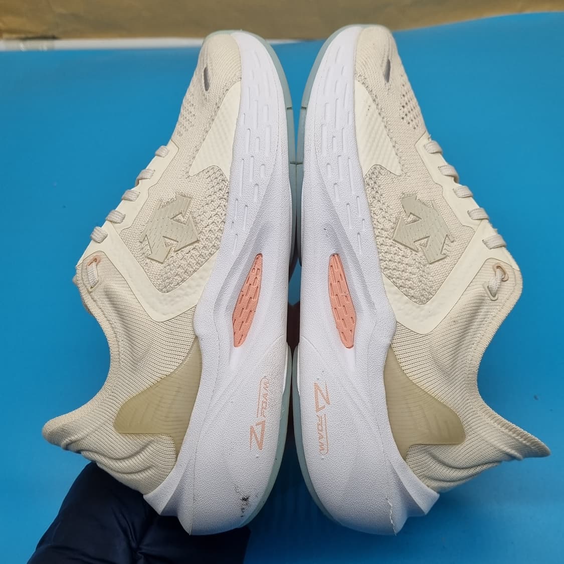 데상트 에너자이트 런닝화 225 상품이미지5