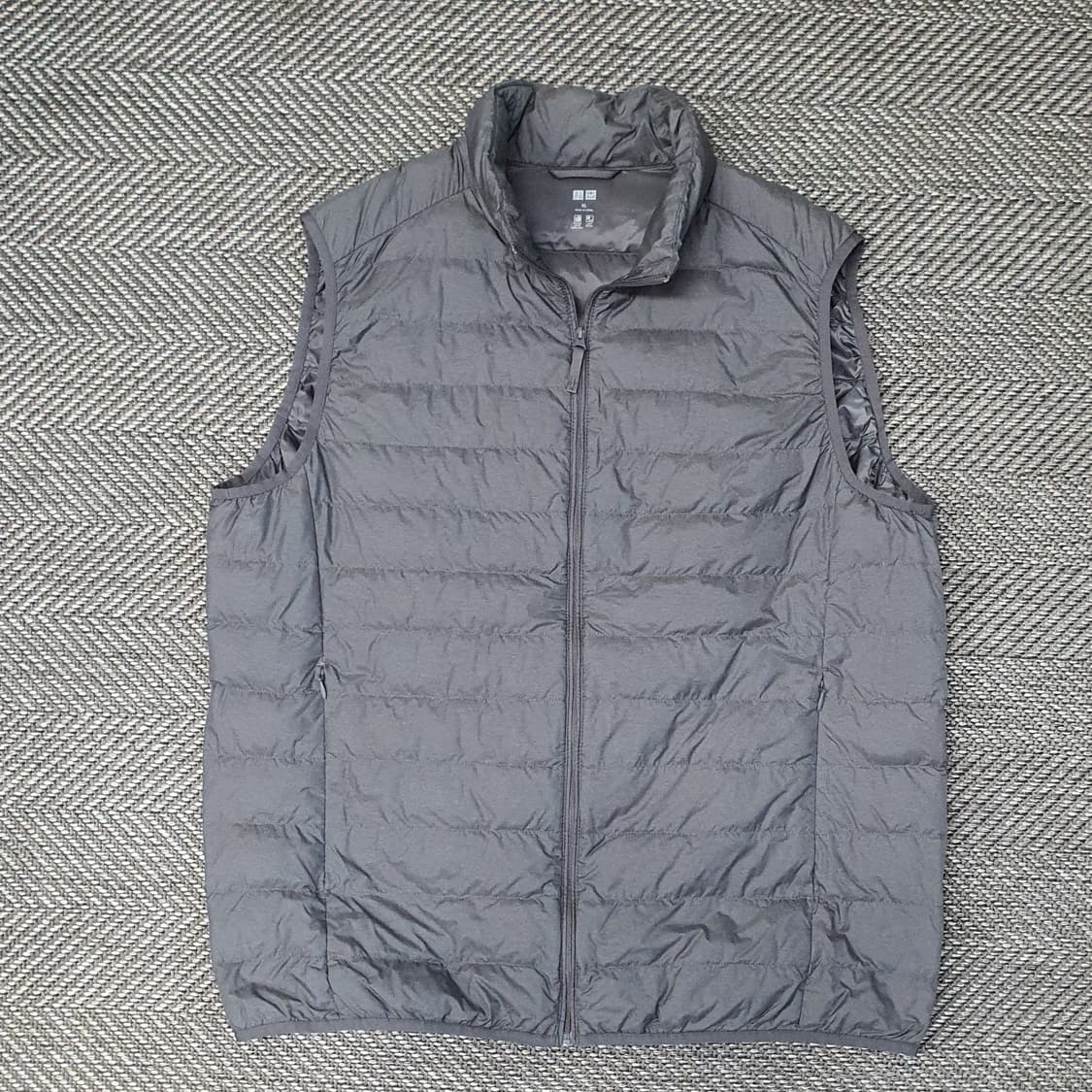 유니클로 오리털 경량패딩 베스트 남자105 상품이미지1