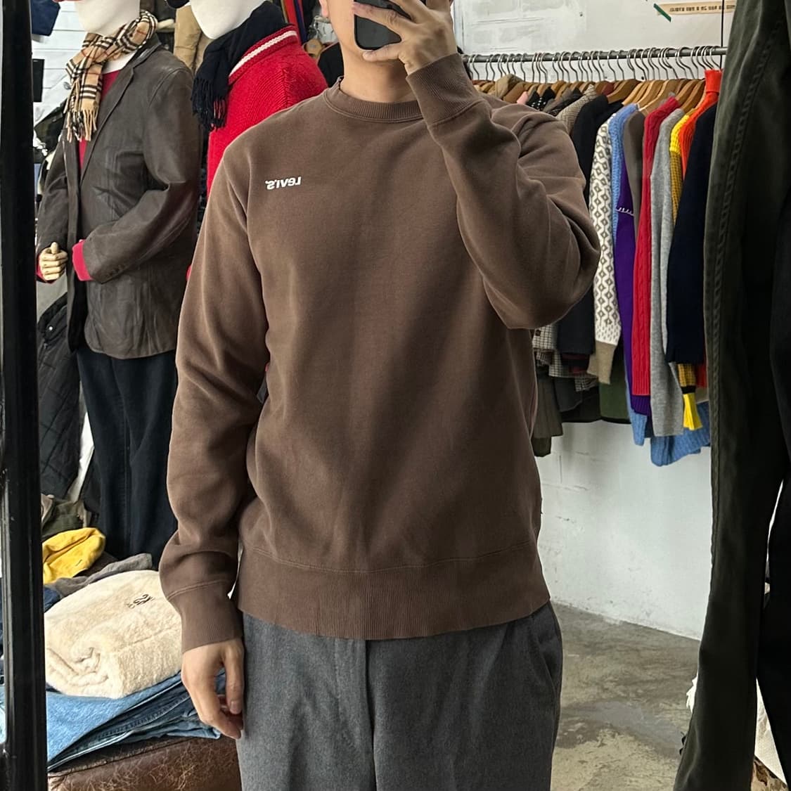 (착용컷) 리바이스 레드탭 스웻 셔츠 (남성용 M) 상품이미지3