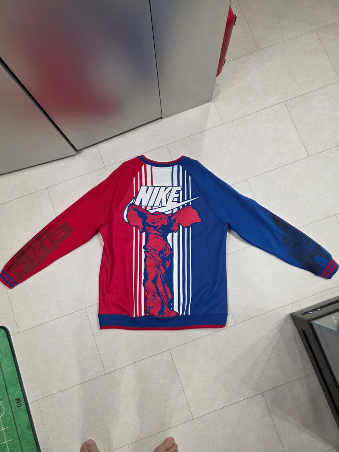 나이키 희귀매물 파리 시티 맨투맨 상품이미지1