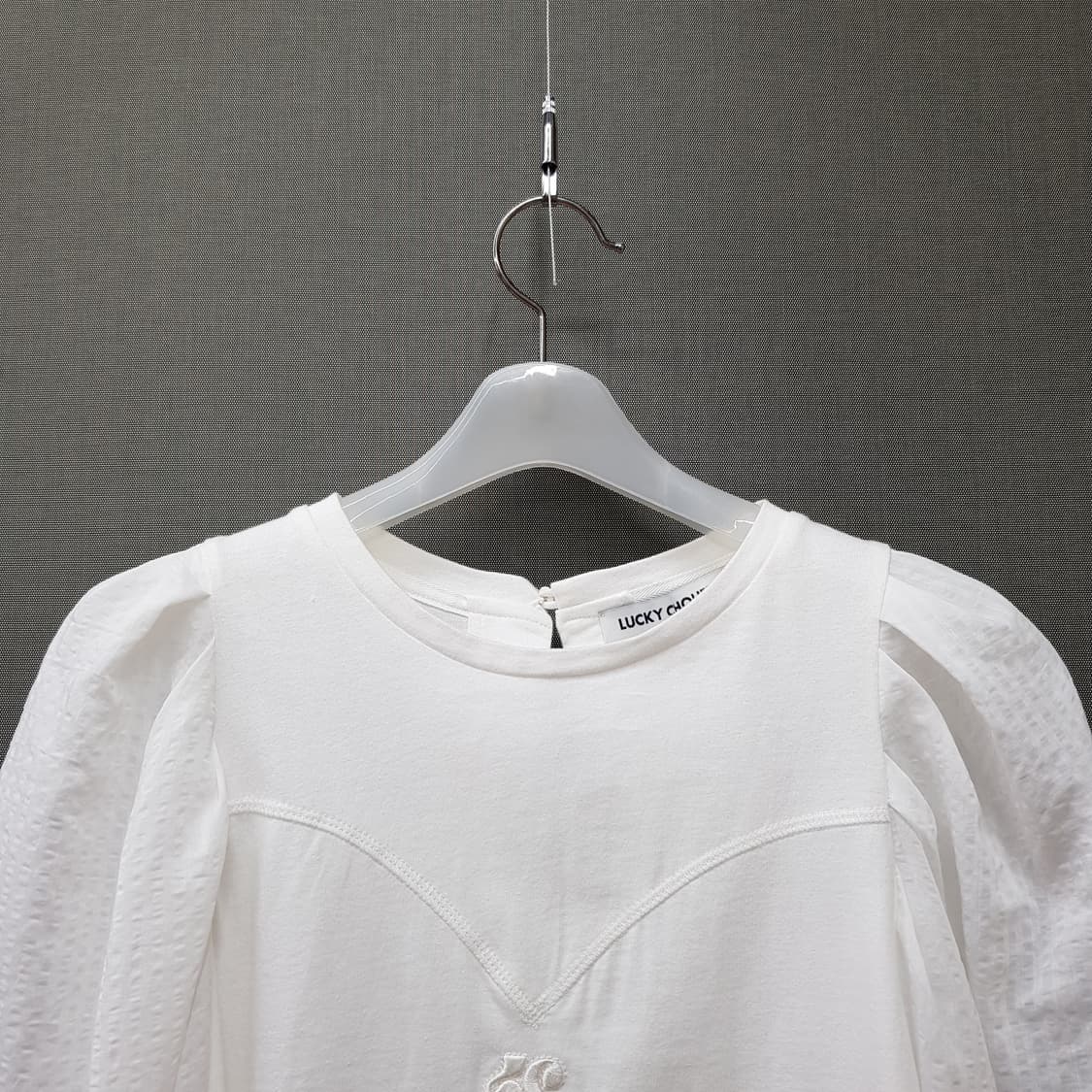 럭키슈에뜨 2023 우븐 패치 티셔츠 36사이즈 상품이미지3