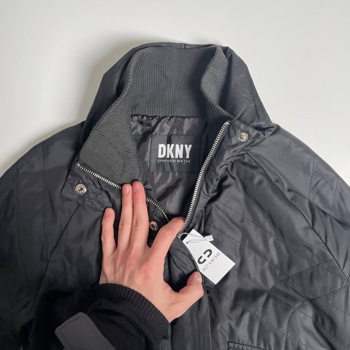 DKNY 링 디테일 스티치 나일론 봄버 상품이미지7