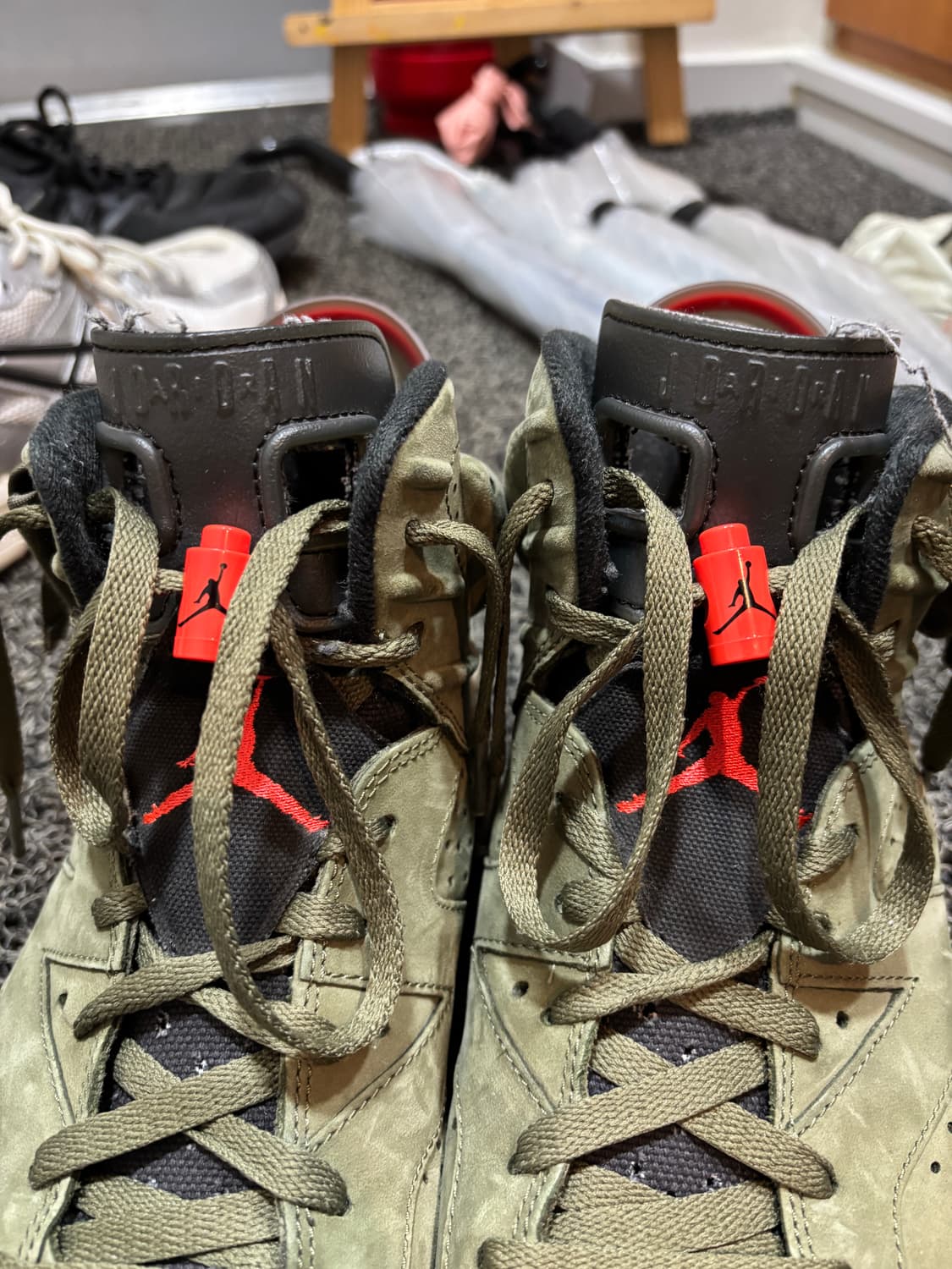 트래비스 스캇 조던6 올리브 285 상품이미지2