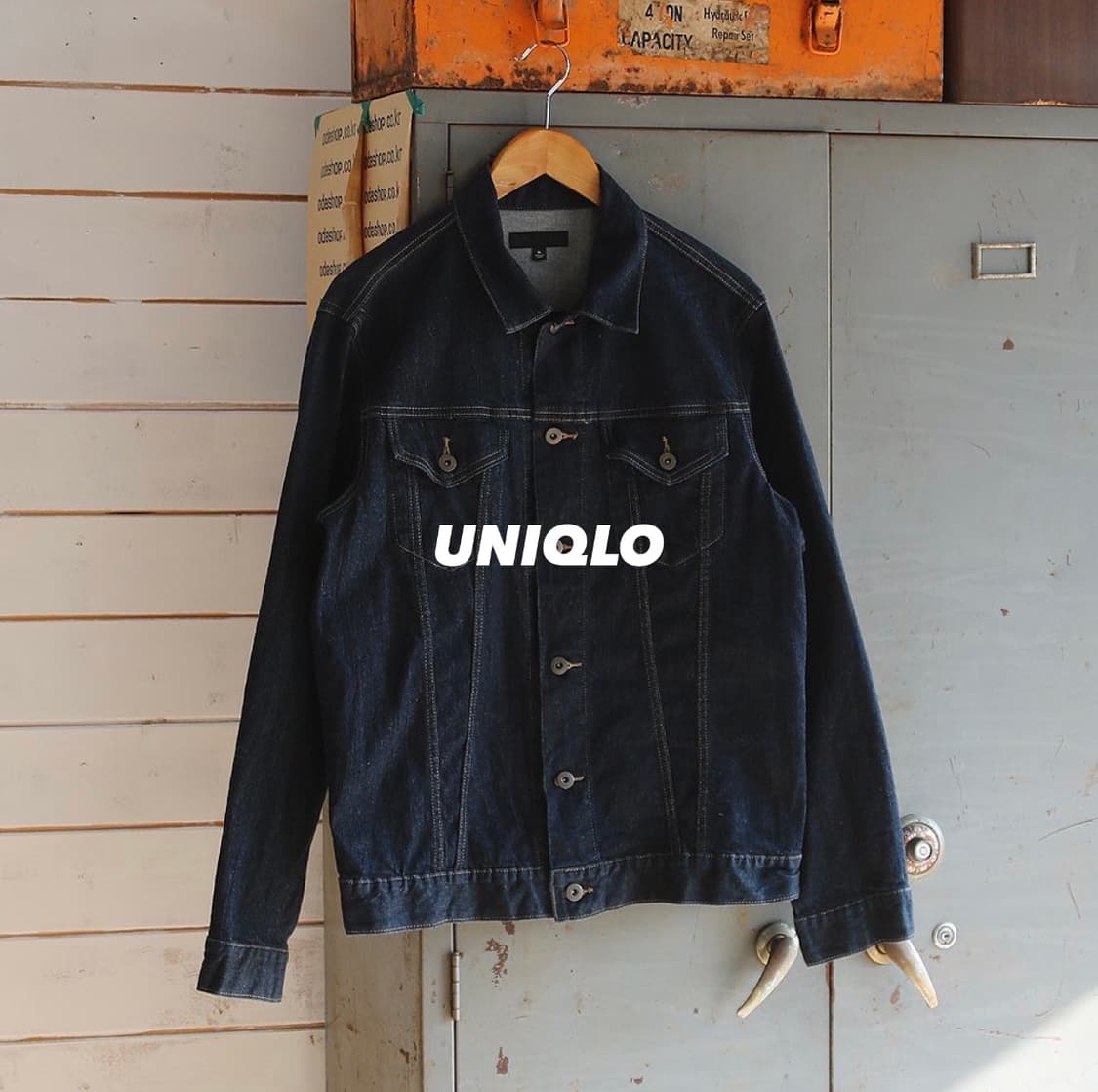 (착용컷) 유니클로 데님 트러커 자켓 (남성용 XL) 상품이미지1