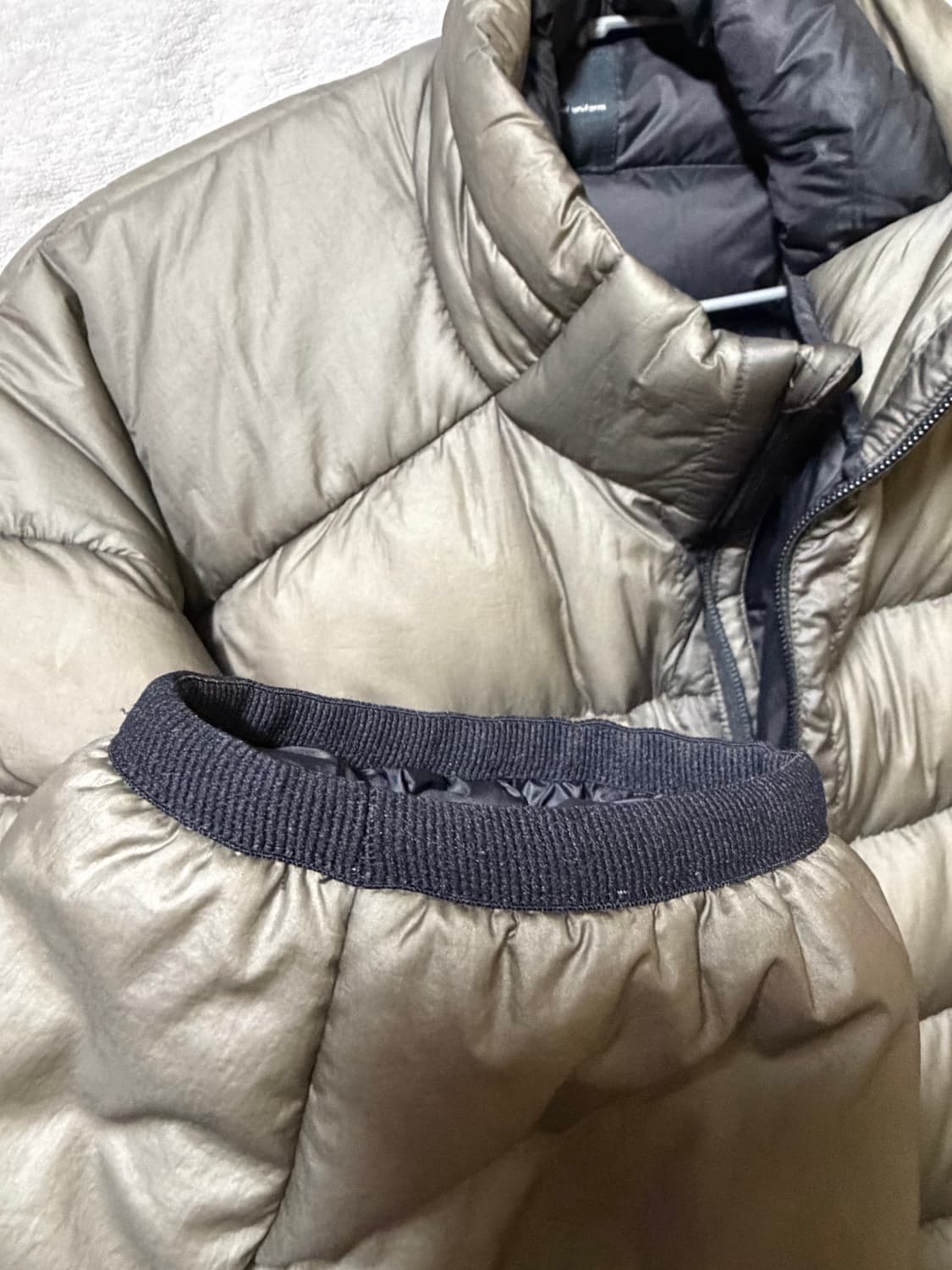 모이프 헬리움 다운자켓 시어올리브 2사이즈 상품이미지5