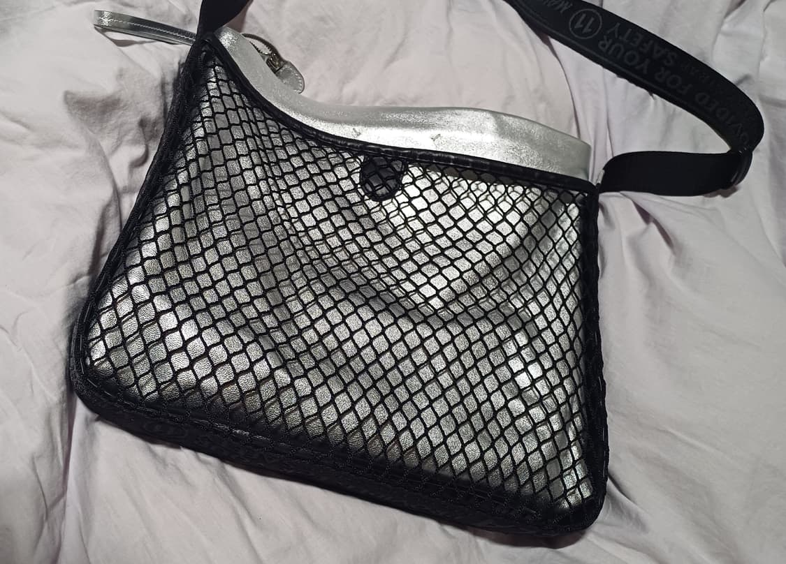 [새제품] 마르지엘라 메탈릭실버 숄더백 파우치 크로스백 가방 클러치백 상품이미지2