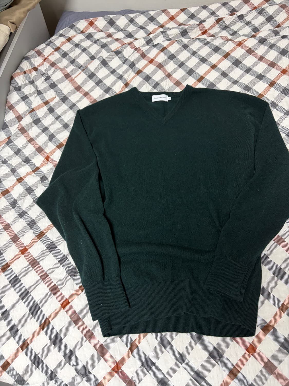 스테디에브리웨어 울 브이넥 니트 딥그린 2사이즈 상품이미지2
