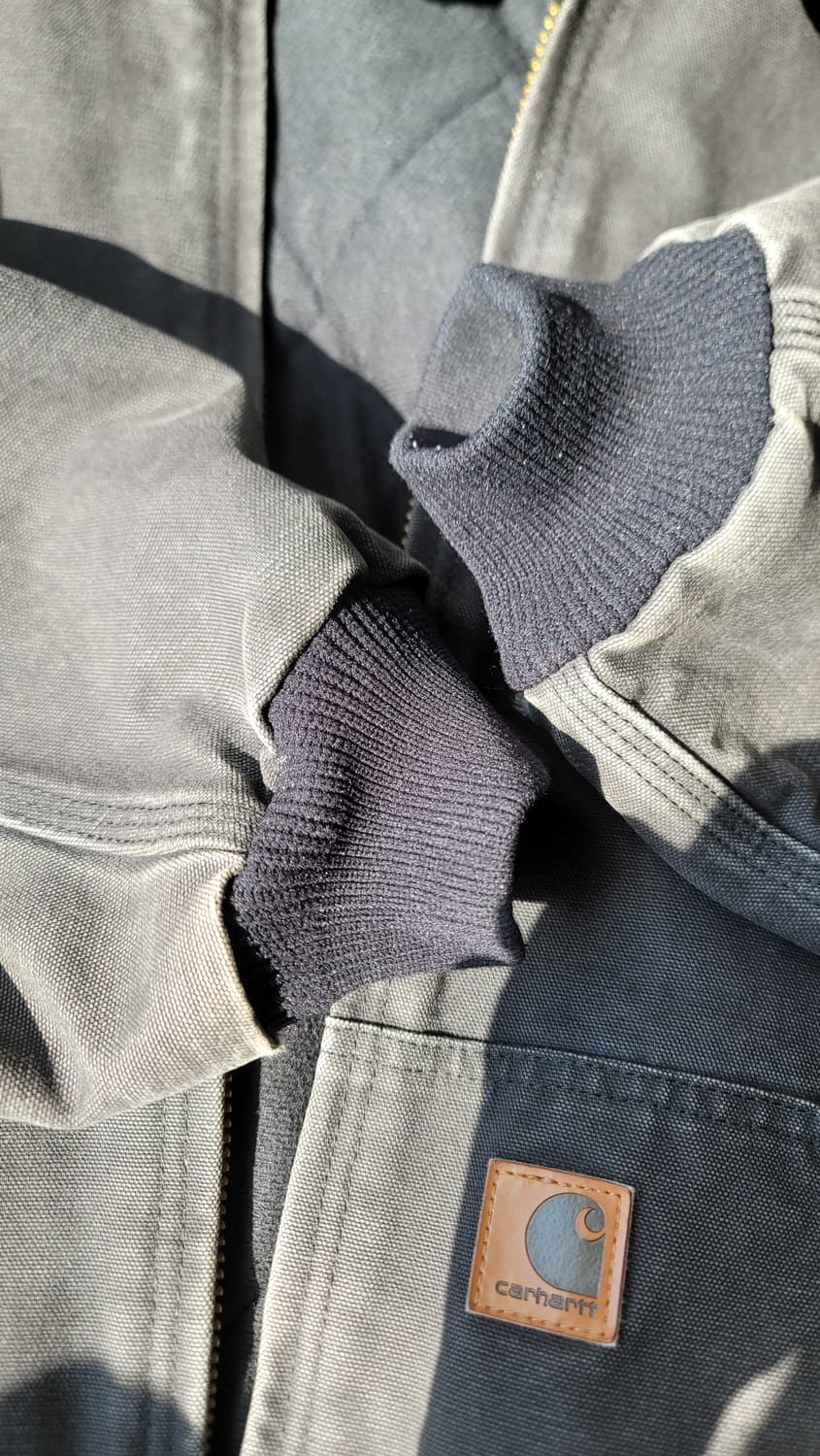 오리지널 칼하트 샌드스톤 j130 블랙색상  XL 사이즈 판매합니다. 상품이미지7