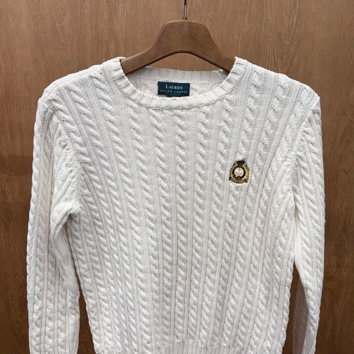 랄프로렌 꽈배기 니트 긴팔 라운드넥 자수 로고 디테일 슬림핏 화이트 상품이미지4