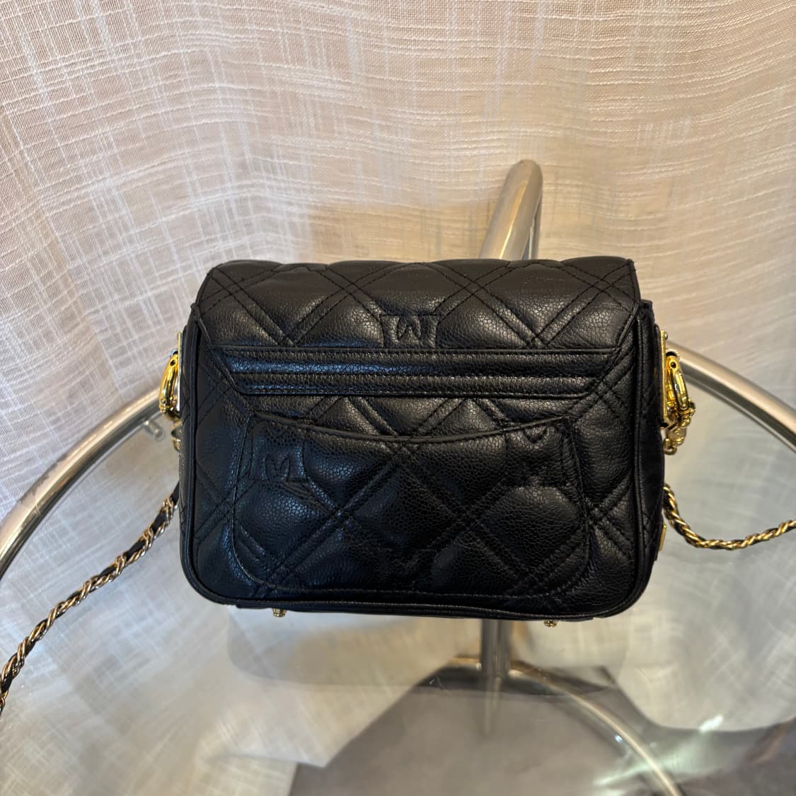 정품 메트로시티 금장 퀄팅 크로스백     상품이미지4