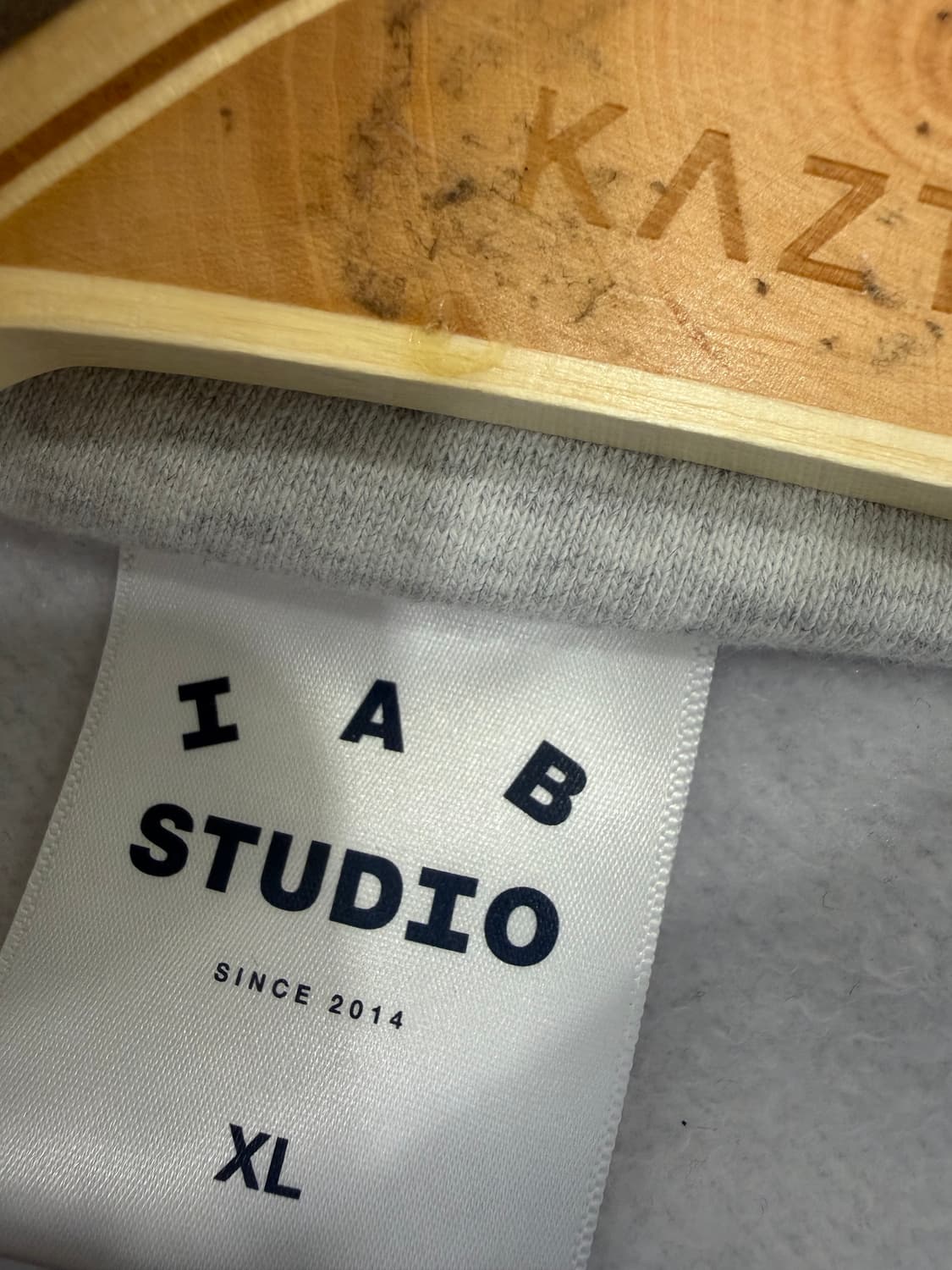 아이앱 스튜디오 반집업 맨투맨 상품이미지4