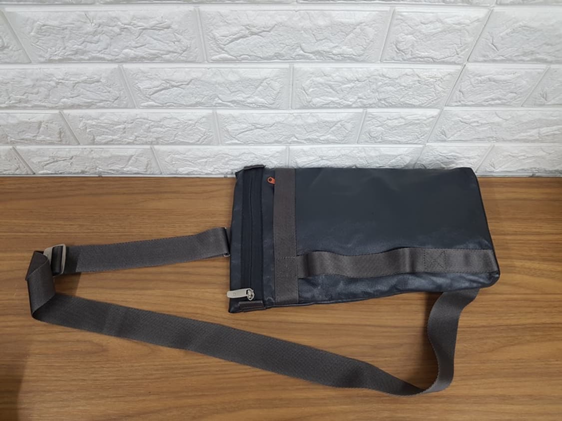 만다리나덕 남성 슬링백 (크로스백) 상품이미지2