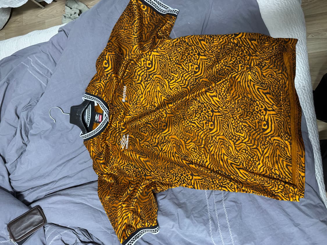 슈프림 x 엄브로 자카드 애니멀 프린트 사커 저지 오렌지 - 23SS 상품이미지1