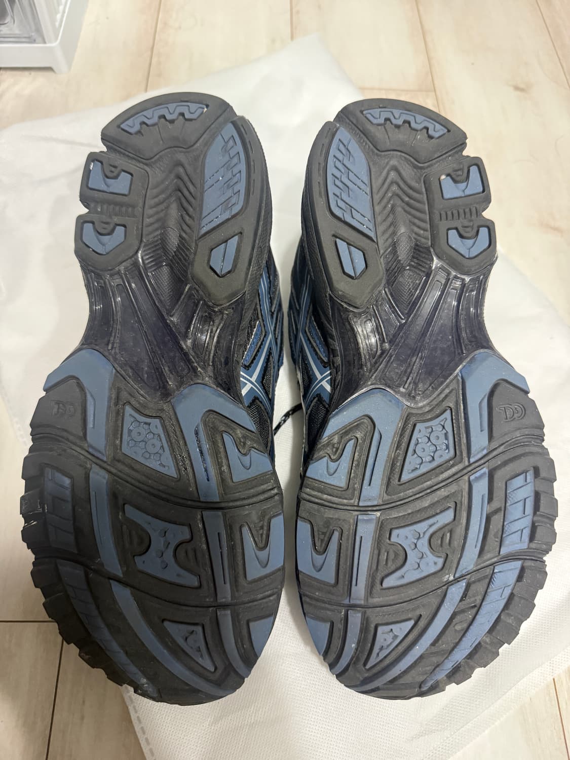 아식스 젤 님버스 10.1 블랙 그랜드샤크 270 팝니다 상품이미지3