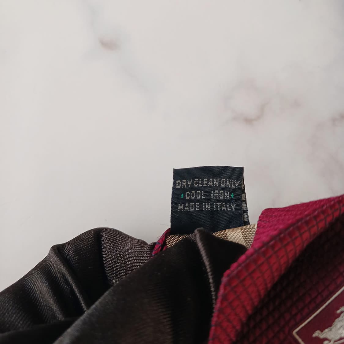 버버리 실크 버건디 텍스처 넥타이 9.5cm B등급 A19056
 상품이미지10