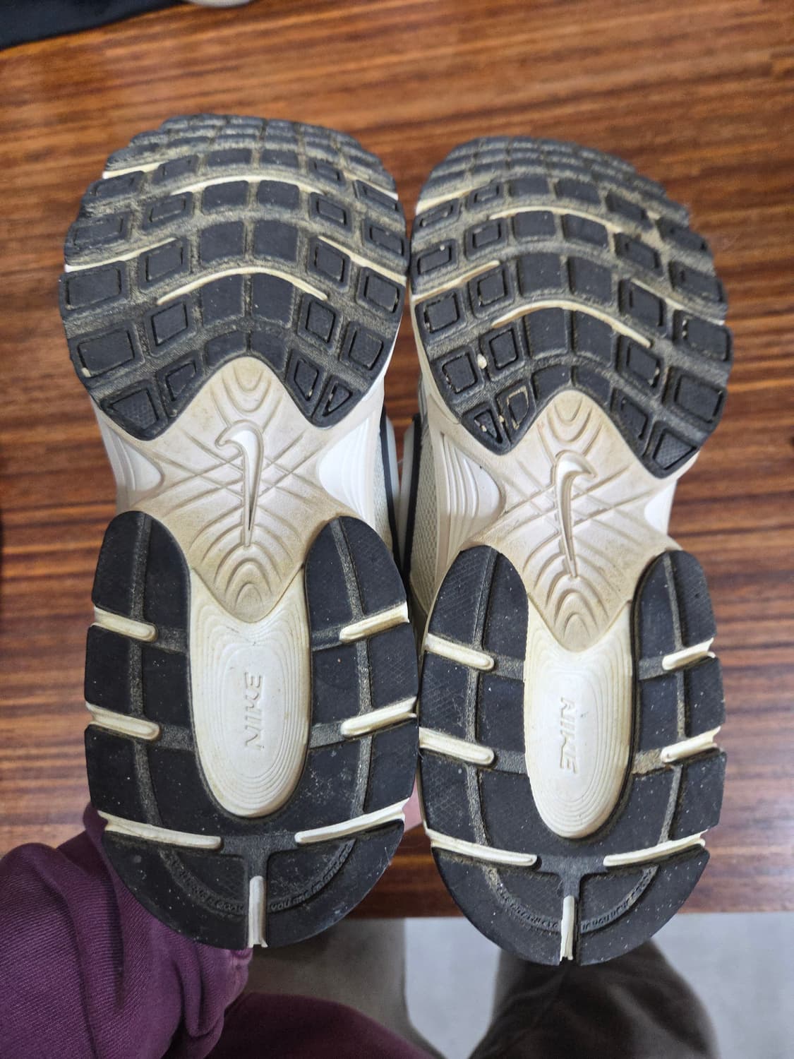 나이키 우먼스 v5 러닝화 245 상품이미지5