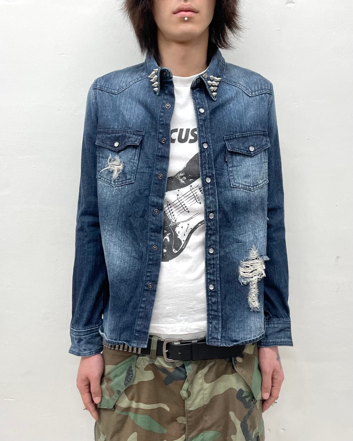 Distressed Spike Stud Denim Shirt  상품이미지1