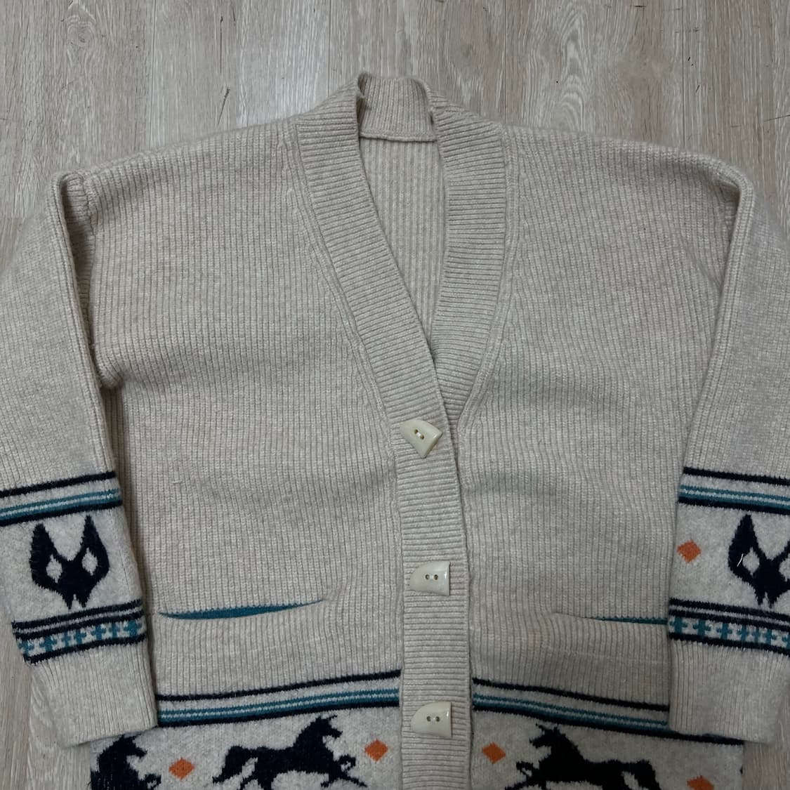 베이직 패턴 브이넥 니트 가디건 FREE  상품이미지2