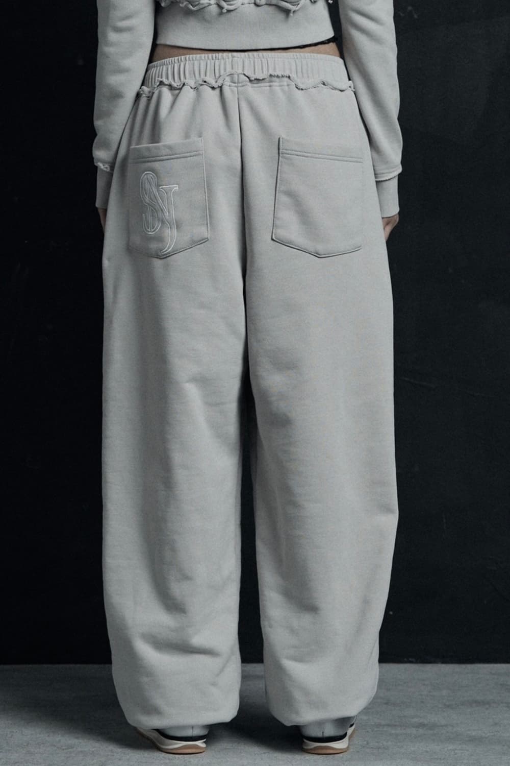 시너진 컷 오프 스웻 팬츠 조거 팬츠 웜그레이 상품이미지1