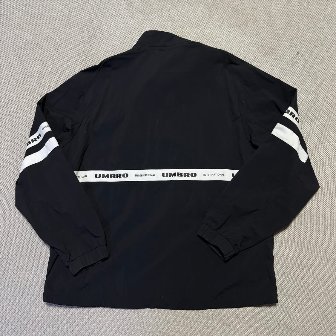 엄브로 인터내셔널 바람막이 상품이미지5