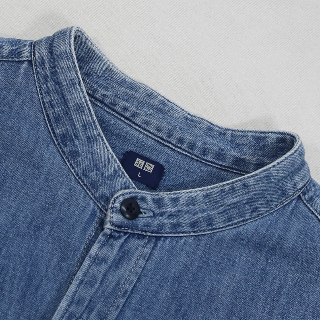 (착용컷) 유니클로 헨리넥 데님 셔츠 (남성용 100) 상품이미지5