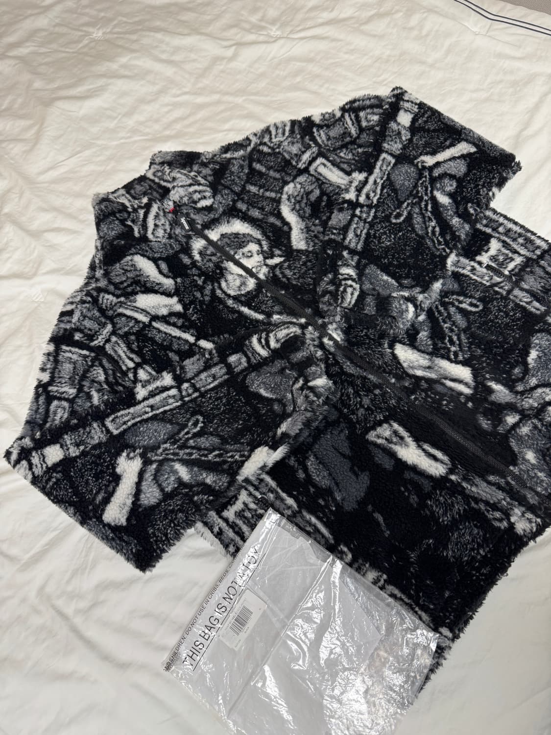 슈프림 세인트 미카엘 플리스 자켓 블랙 XL사이즈입니다. 상품이미지1