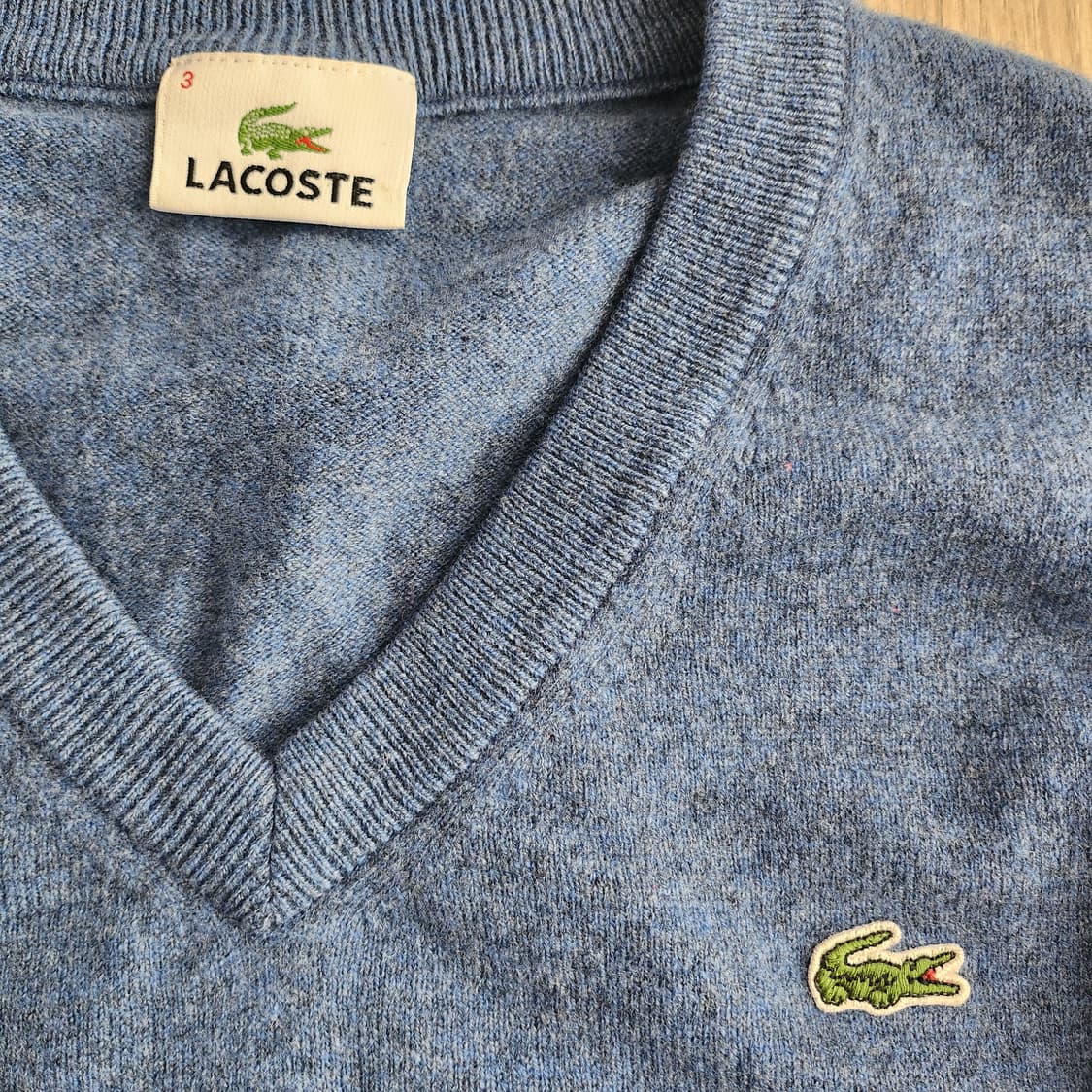 《라코스테 V넥 니트 》
●A급상태 
●표기사이즈 3 (55~66) 상품이미지2