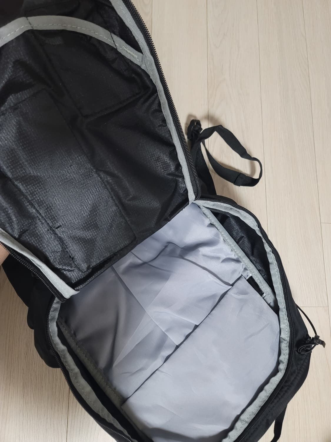 살로몬 x MM6 메종 마르지엘라 데이팩 20 블랙 상품이미지7