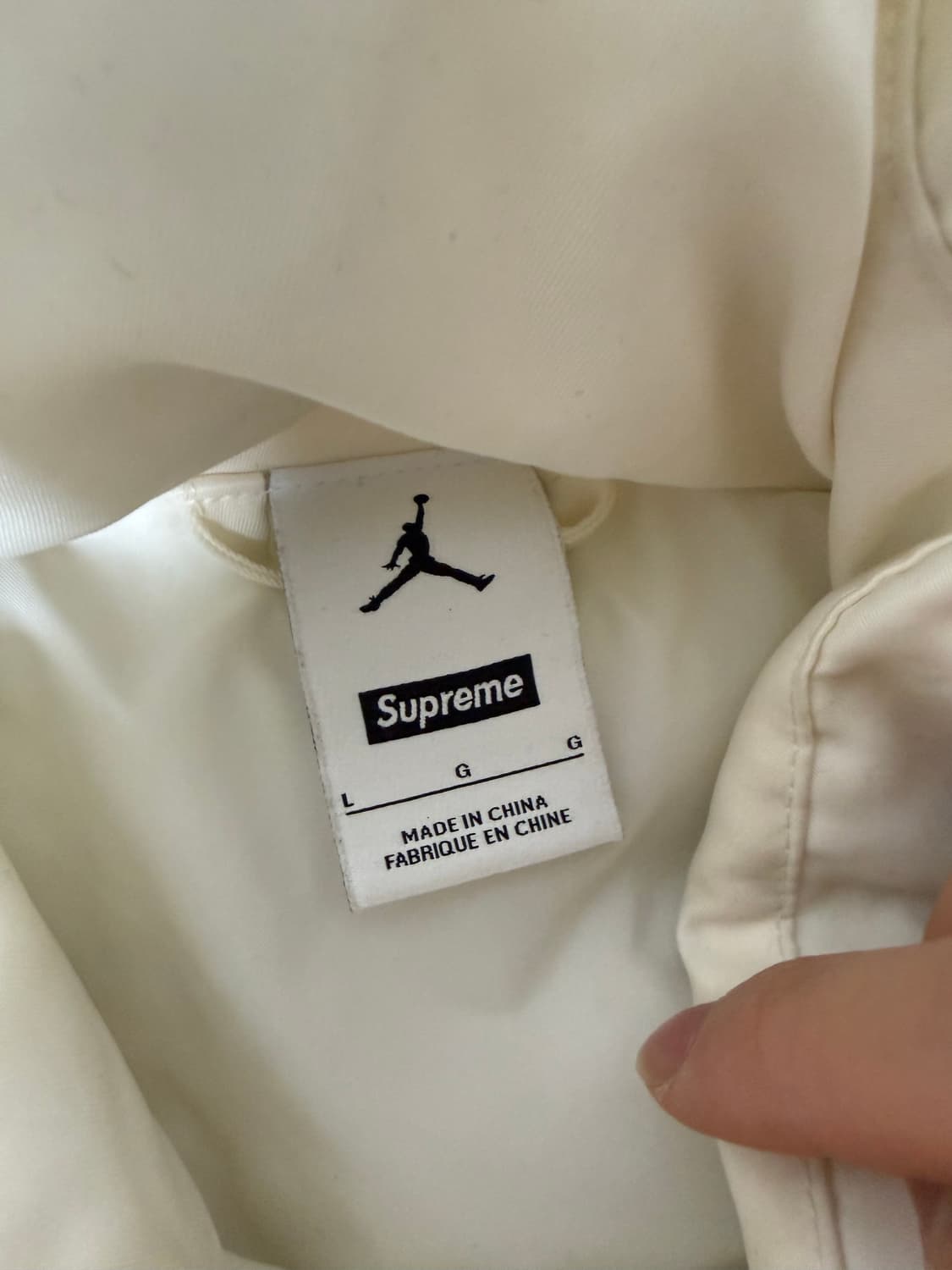 슈프림 조던 푸퍼 패딩 화이트 정품 (가격제안 가능) 상품이미지4