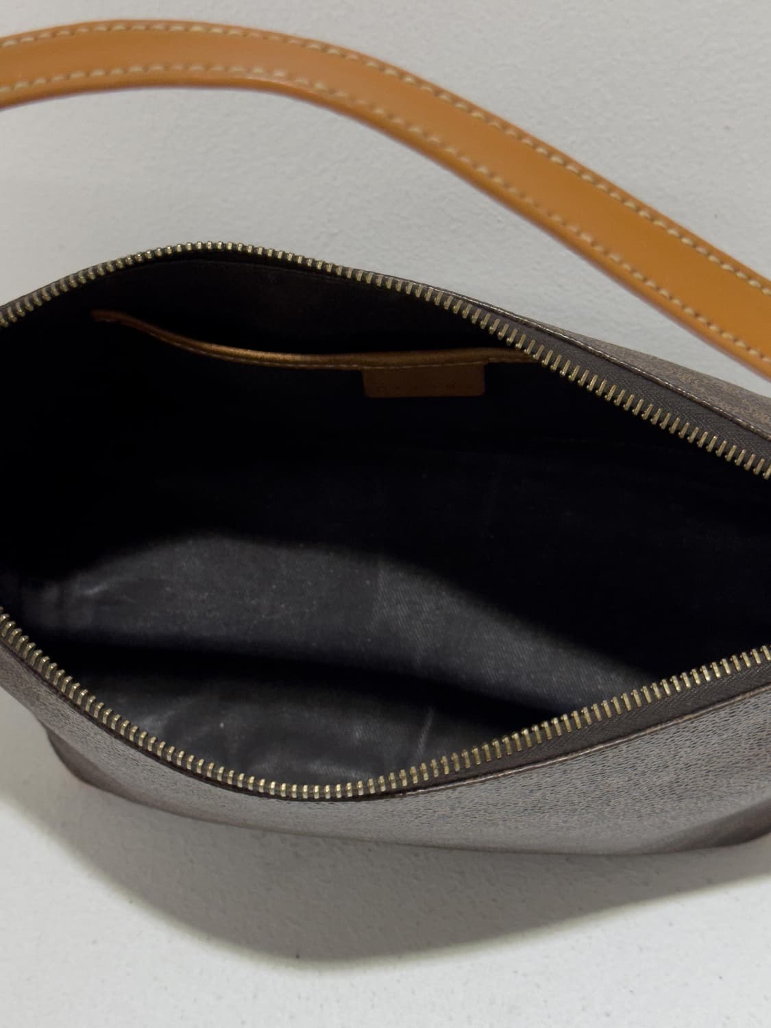 셀린느 트리오페 마카담 숄더백 상품이미지9