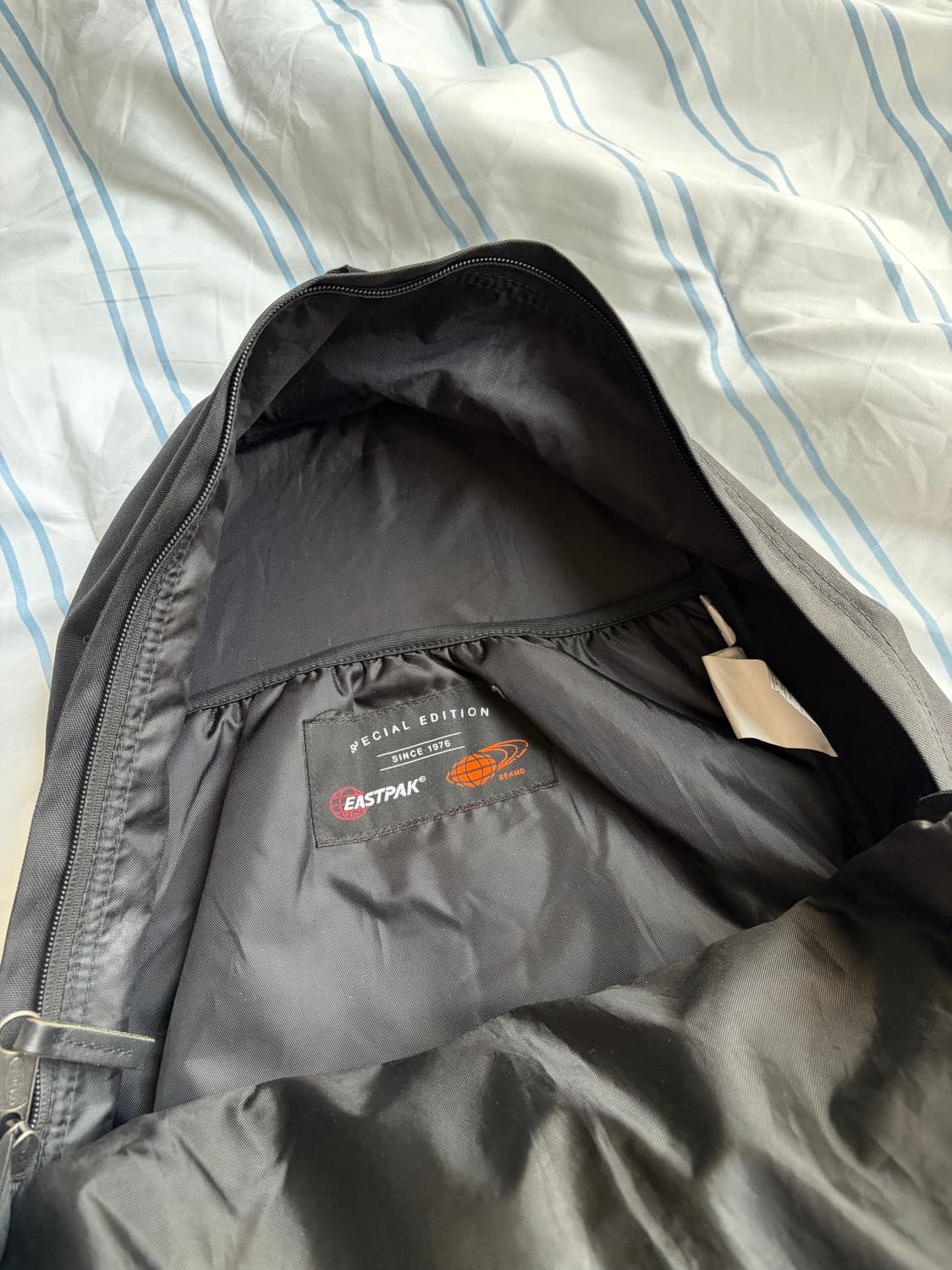 이스트팩 x 빔즈 패커블 백팩 블랙 상품이미지3