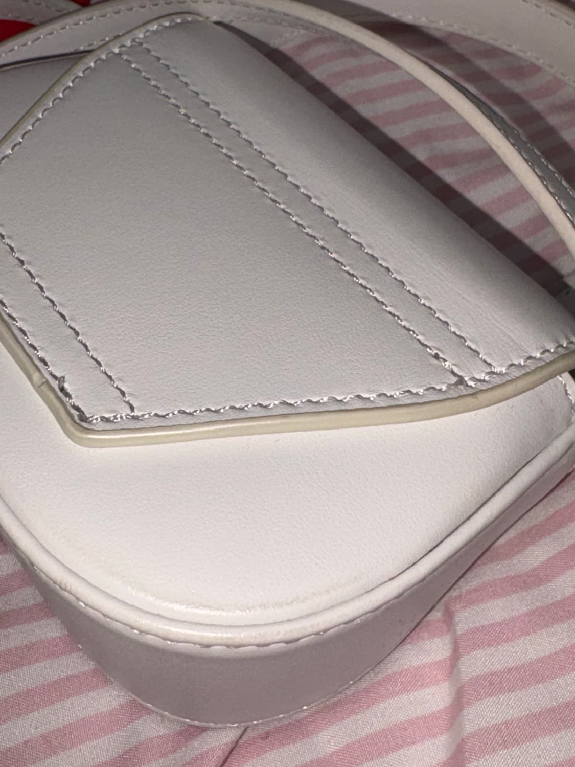 디젤 1DR 미니백 플라크 화이트 상품이미지3