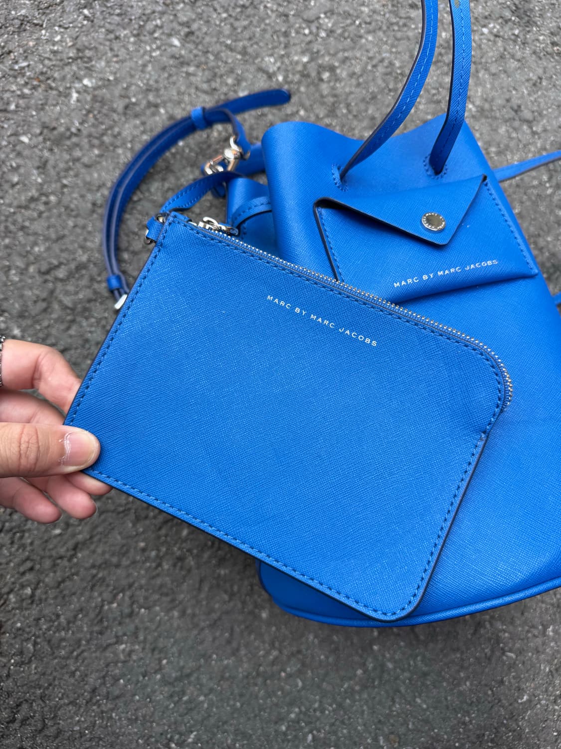 마크제이콥스 레더 버킷백  상품이미지4