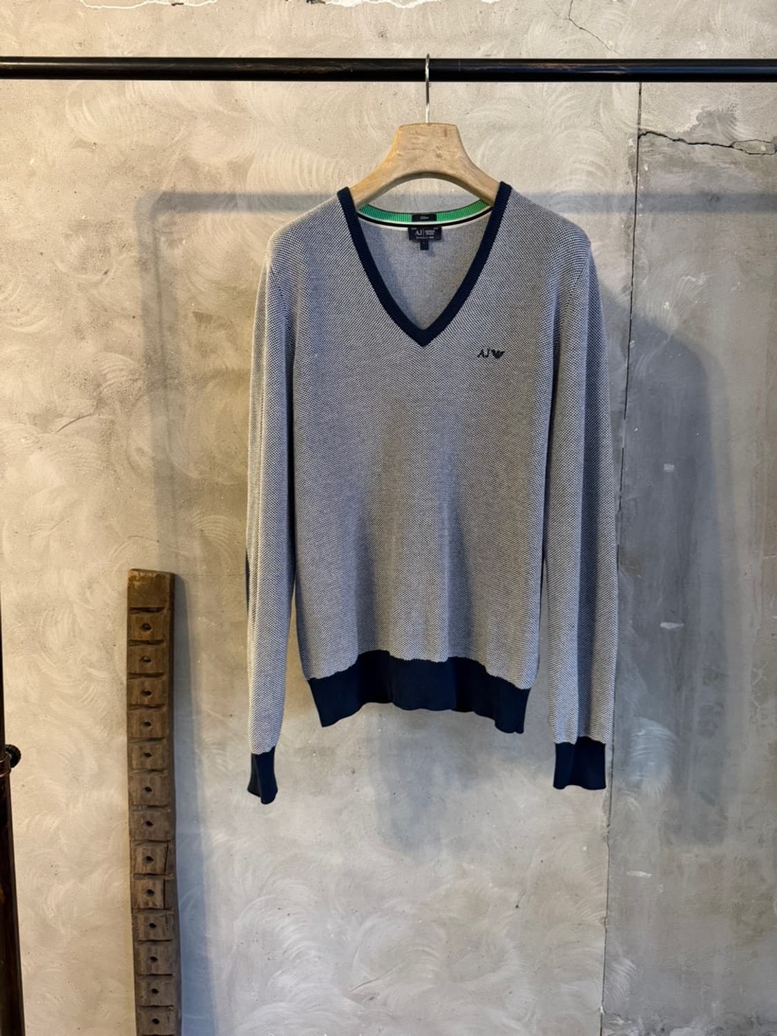 아르마니 브이넥 니트 100 상품이미지1