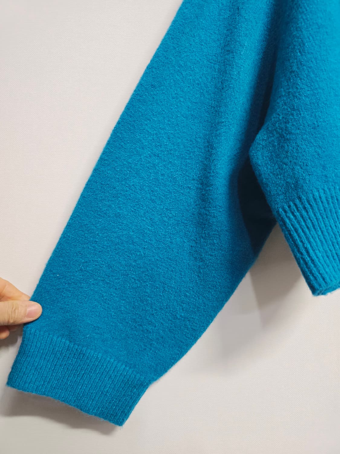 발렌시아 터키블루 V넥 크롭 니트 상품이미지4