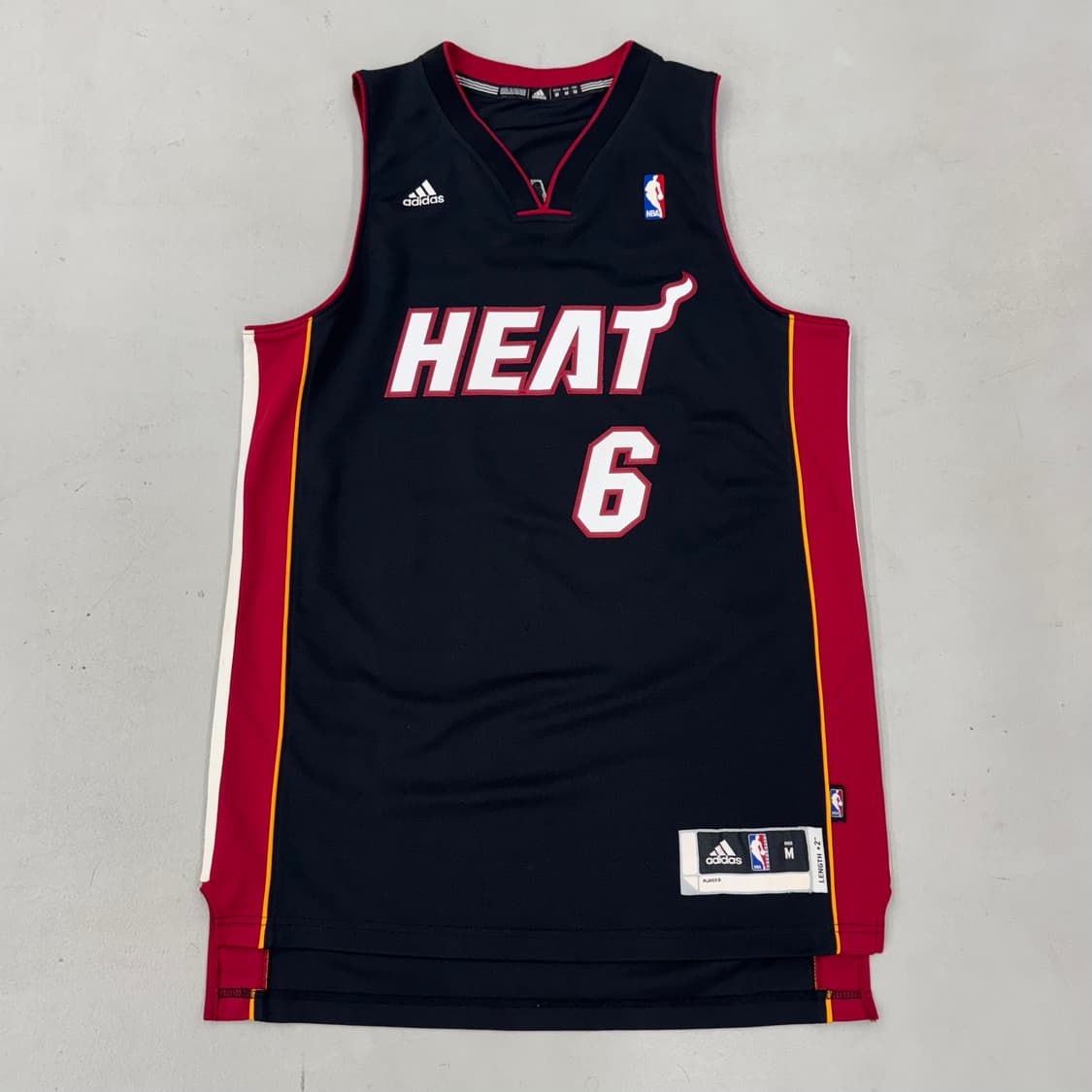 아디다스 X NBA 르브론 제임스 마이애미 히트 유니폼 져지 상품이미지2