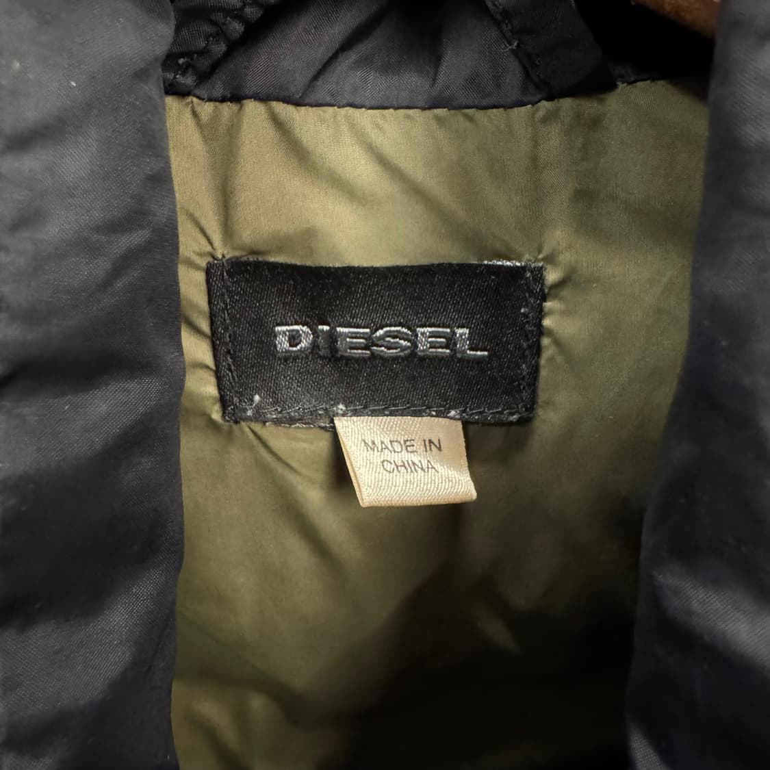 디젤 테크웨어 패딩 자켓 전면 집업 포켓 포인트 블랙 상품이미지5