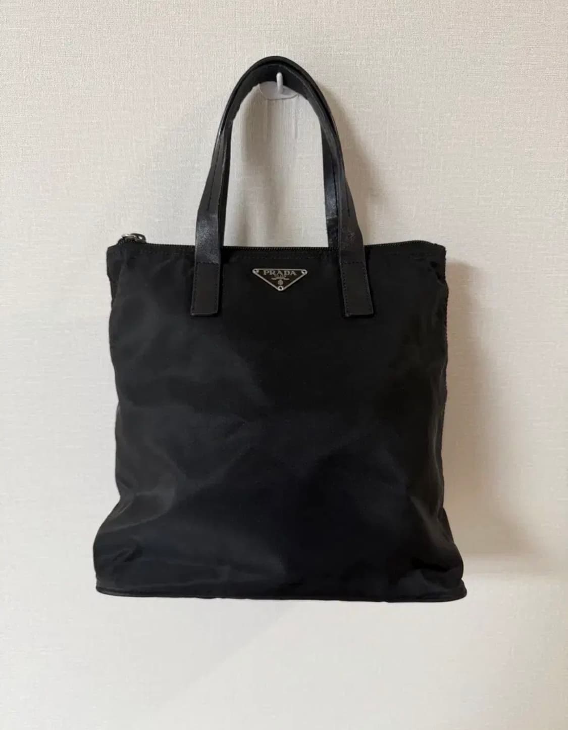 정품 프라다 포코노 나일론 토트백 블랙 상품이미지1