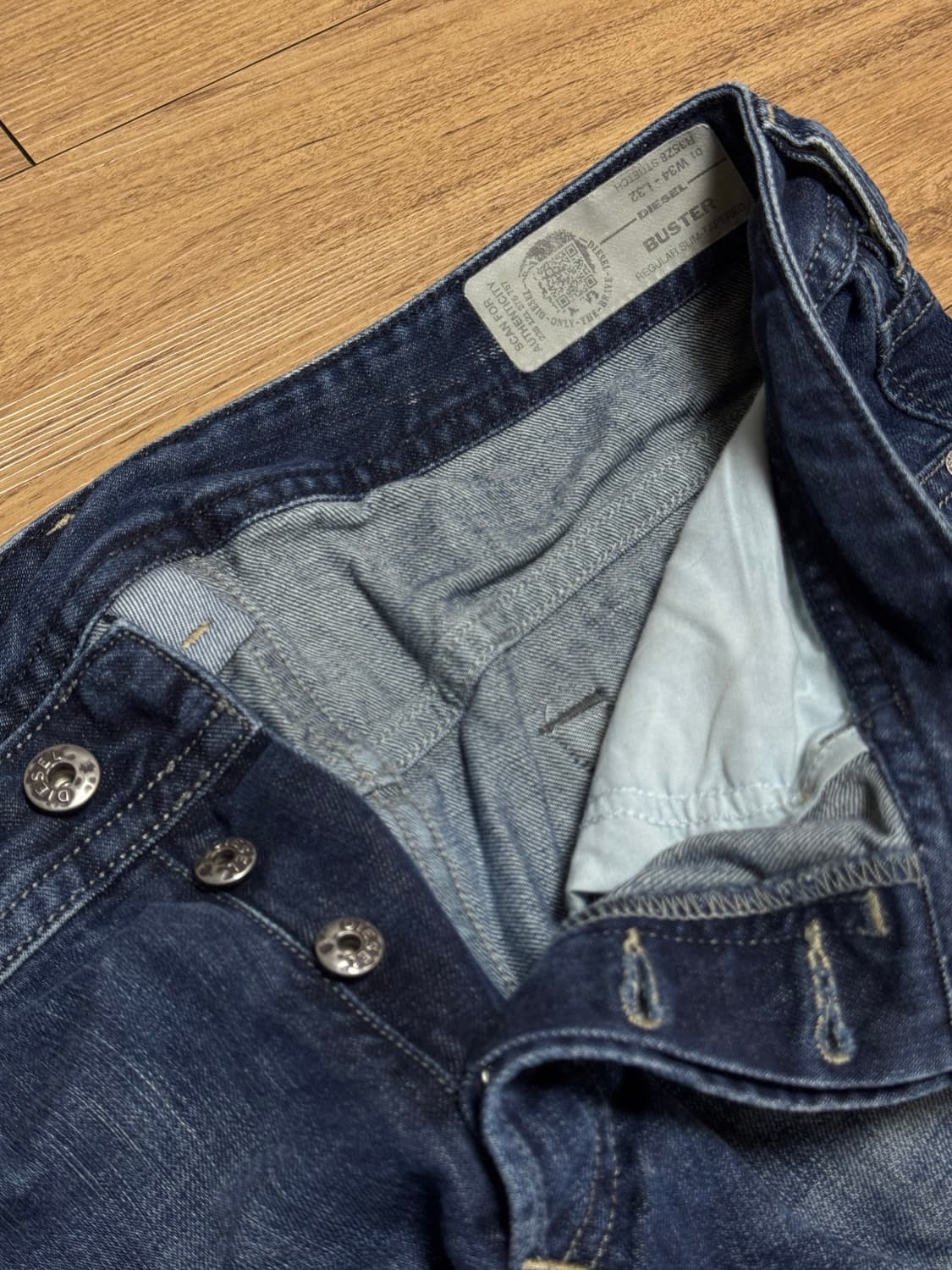 [34]Diesel 디젤 BUSTER 슬림 스트레이트 데님 팬츠 상품이미지5