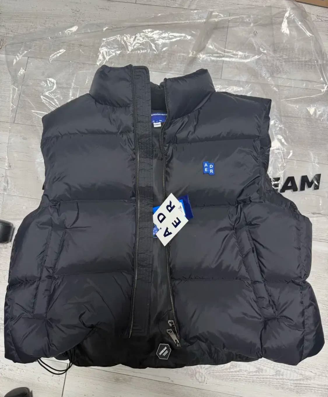 아더에러 시그니피컨트 TRS 태그 패딩 베스트 블랙 색상 M 새상품 상품이미지1