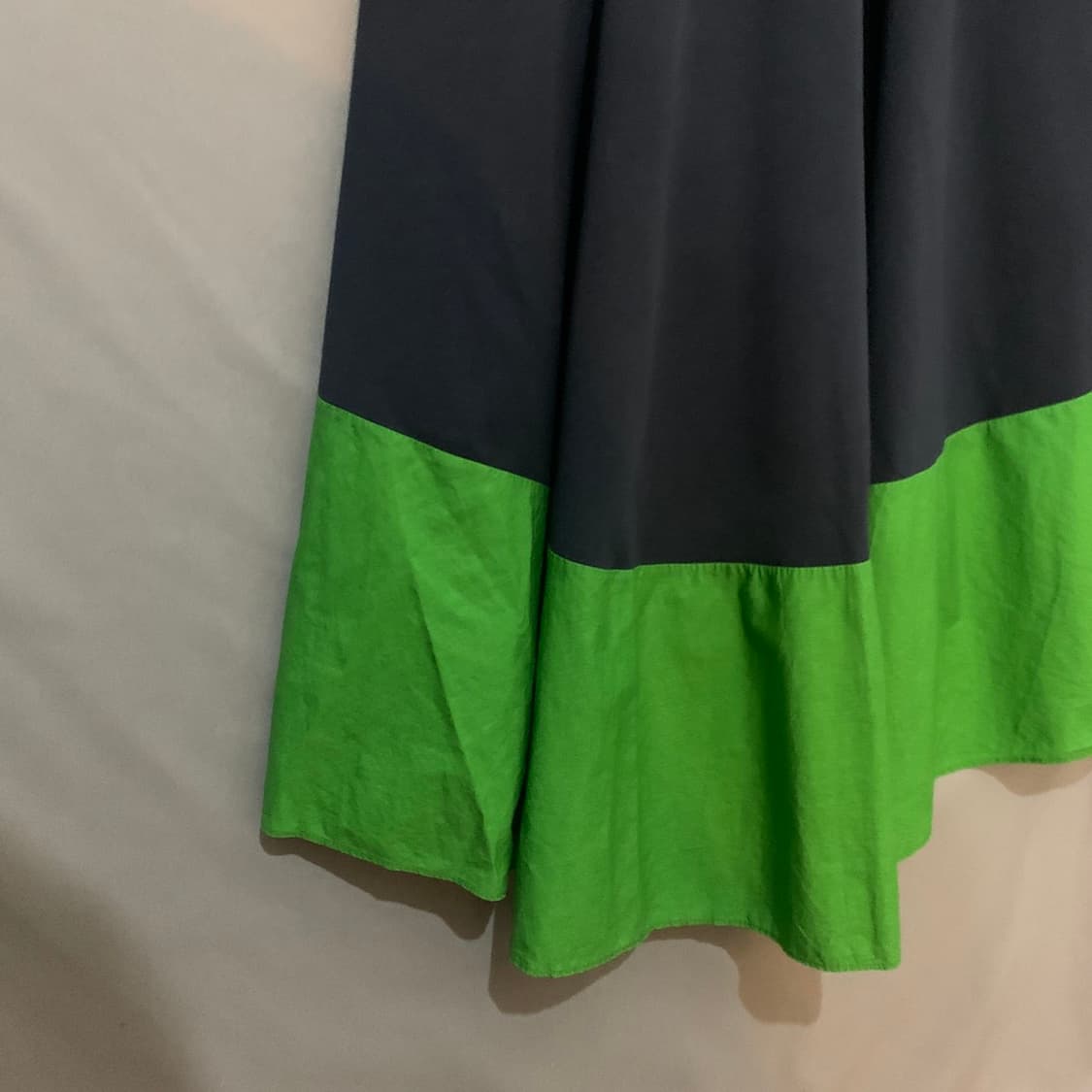 M COS 코스 배색 플레어 긴팔 라운드 롱 원피스 상품이미지3