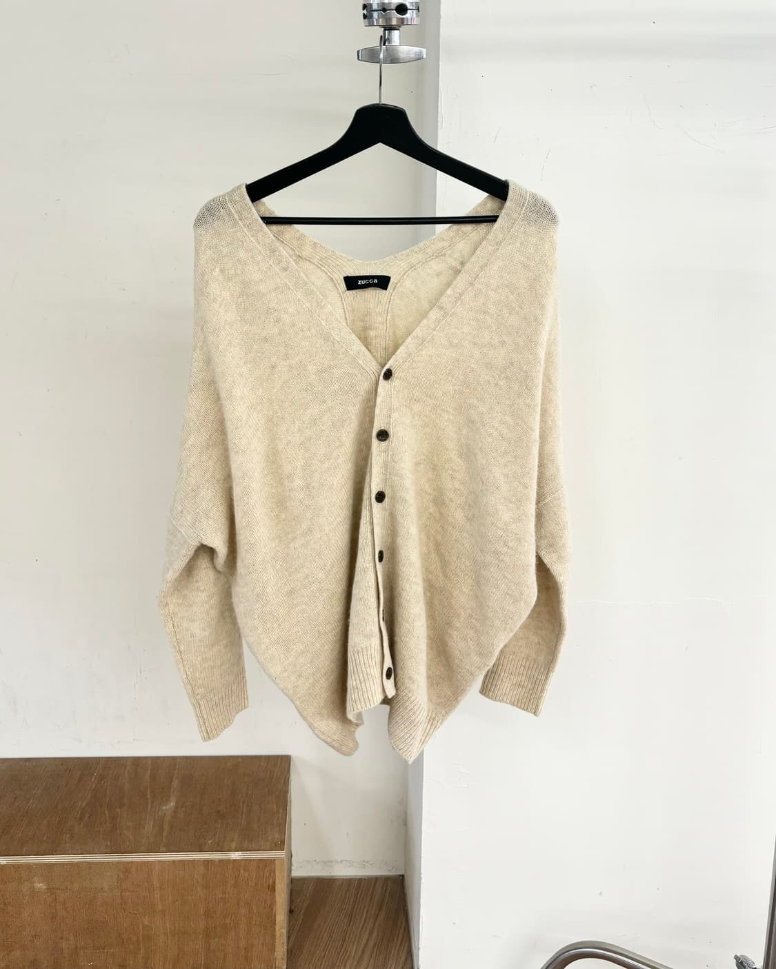 주카 아이보리 케시미어 혼방 브이넥 가디건 상품이미지1