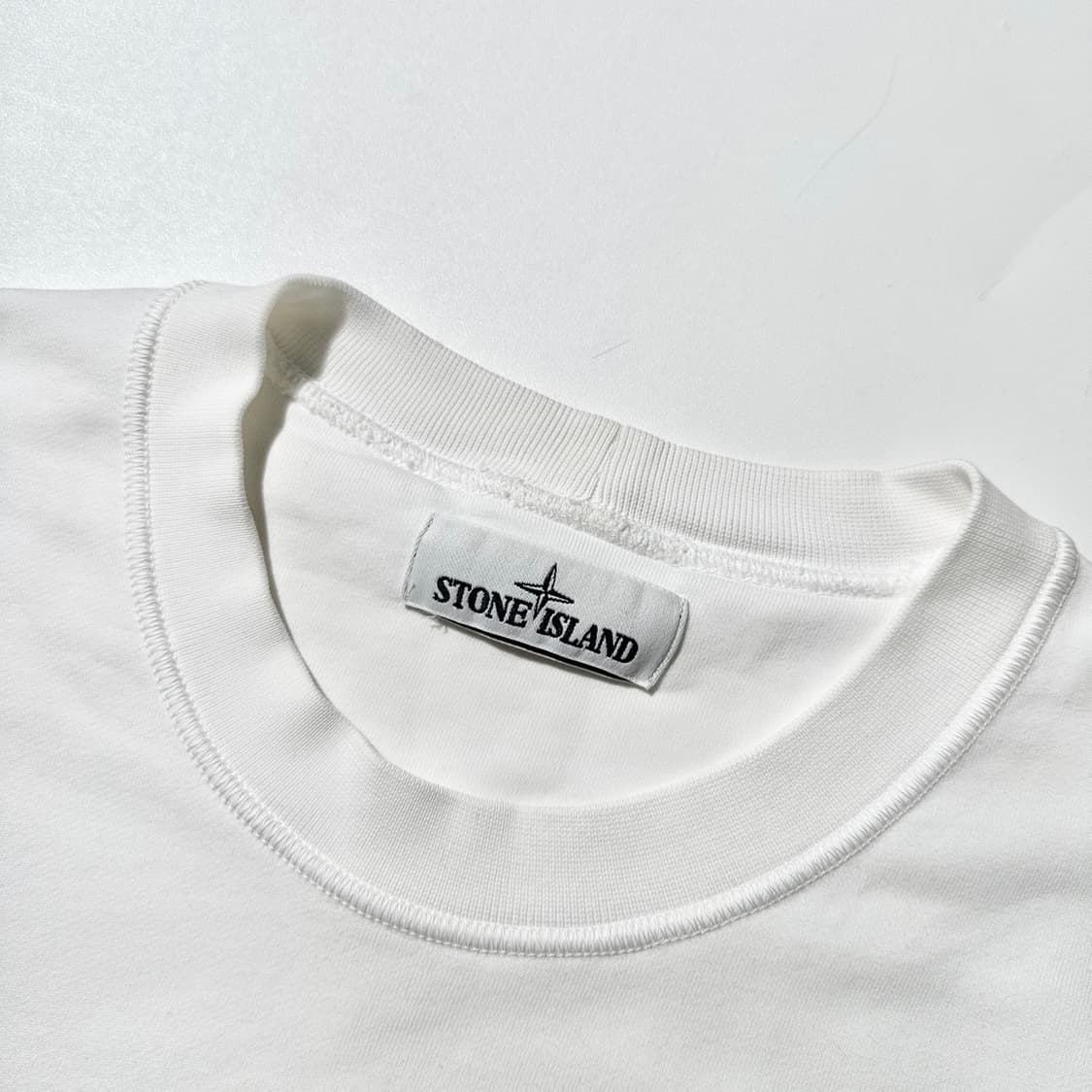 스톤아일랜드 사이드로고 와펜 맨투맨 상품이미지4