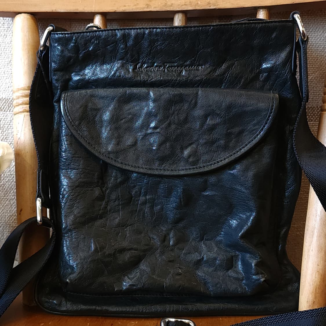 살바토레 페라가모 주름가공 가죽 크로스 백 메신져백 상품이미지3