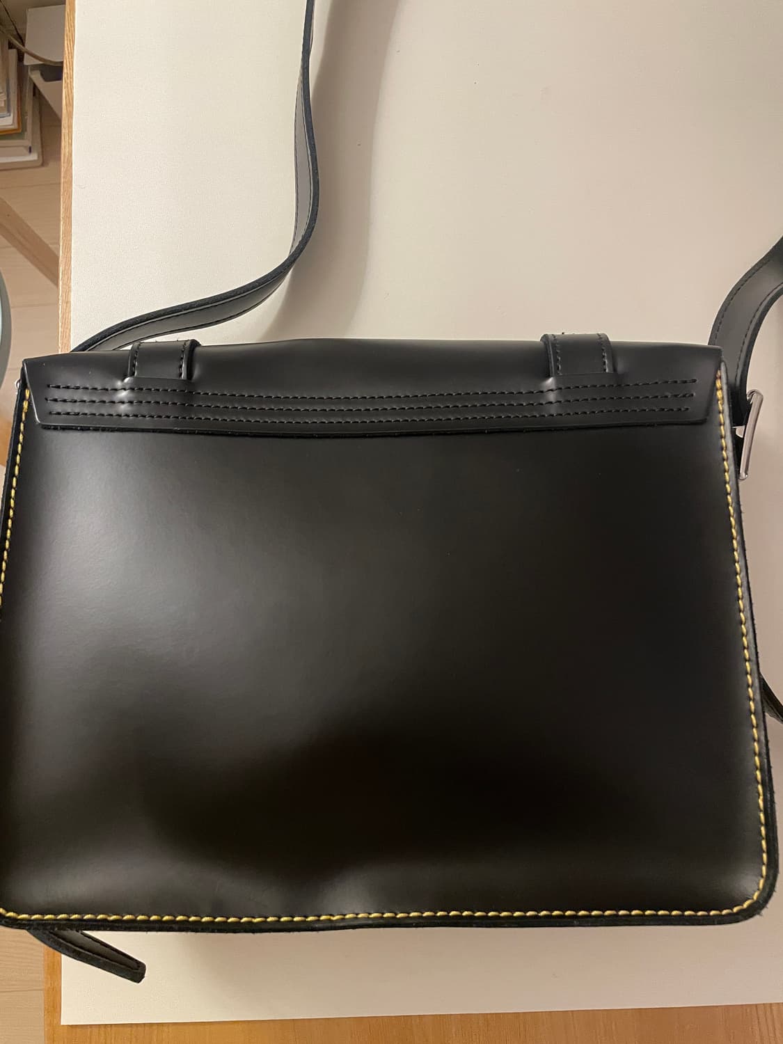 닥터마틴 레더 사첼백 블랙 11인치 상품이미지2