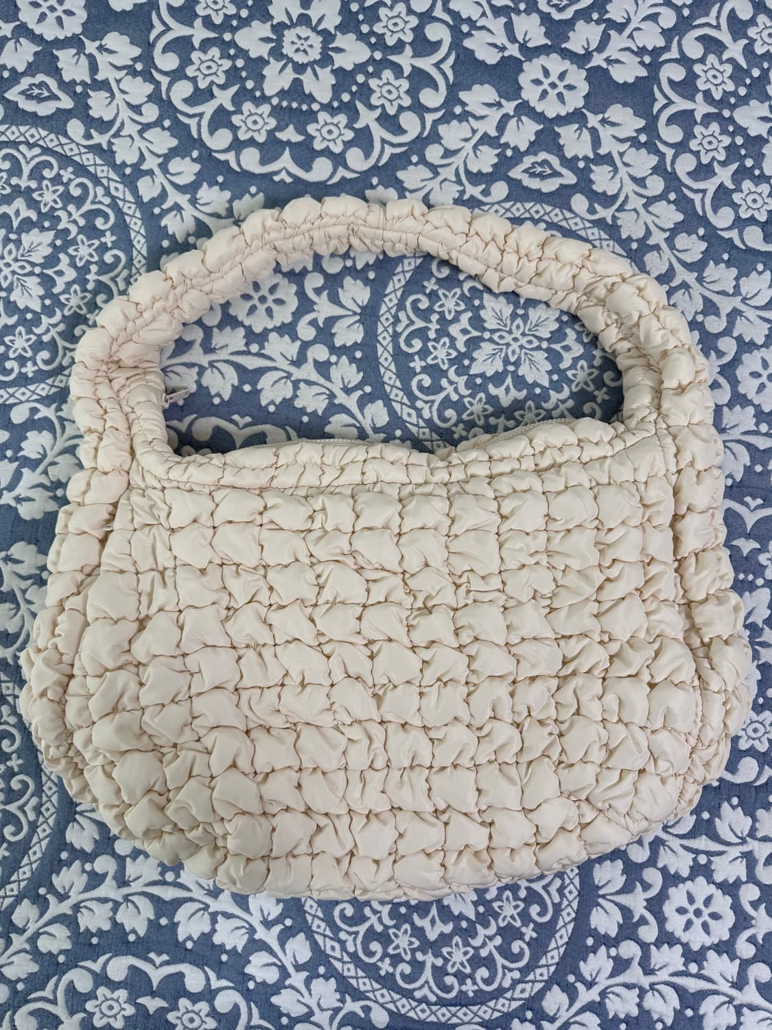 [무료배송] Cos 퀼티드 오버사이즈 숄더백 라이트 베이지 상품이미지1