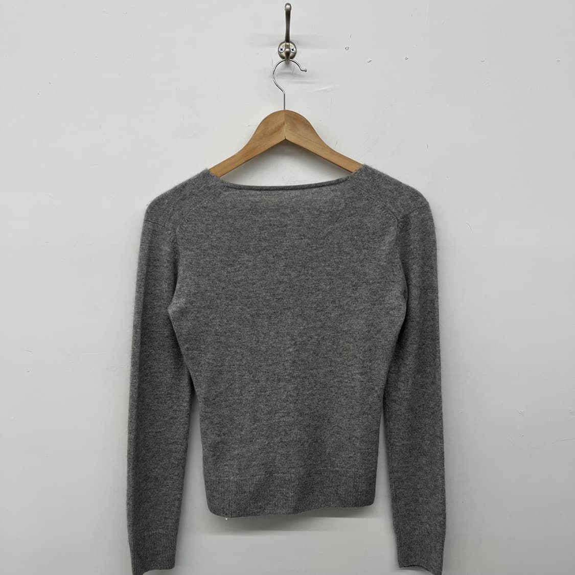 캐시미어 100% 그레이 V넥 니트 스웨터 여m 상품이미지3