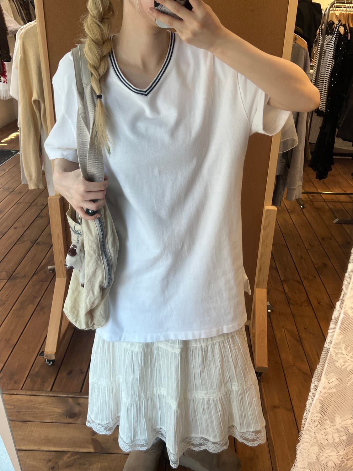 폴로 브이넥 화이트 반팔 상품이미지2