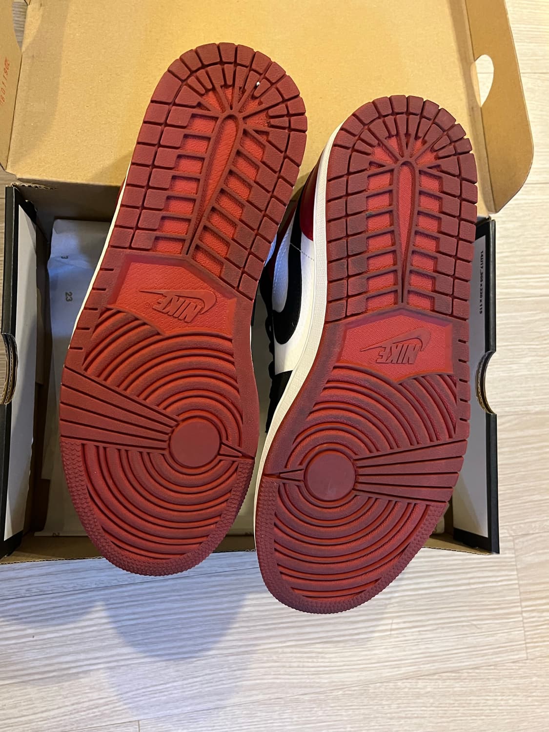 (270) 조던 1 로우 블랙토 스웨이드 1회 착용 상품이미지3