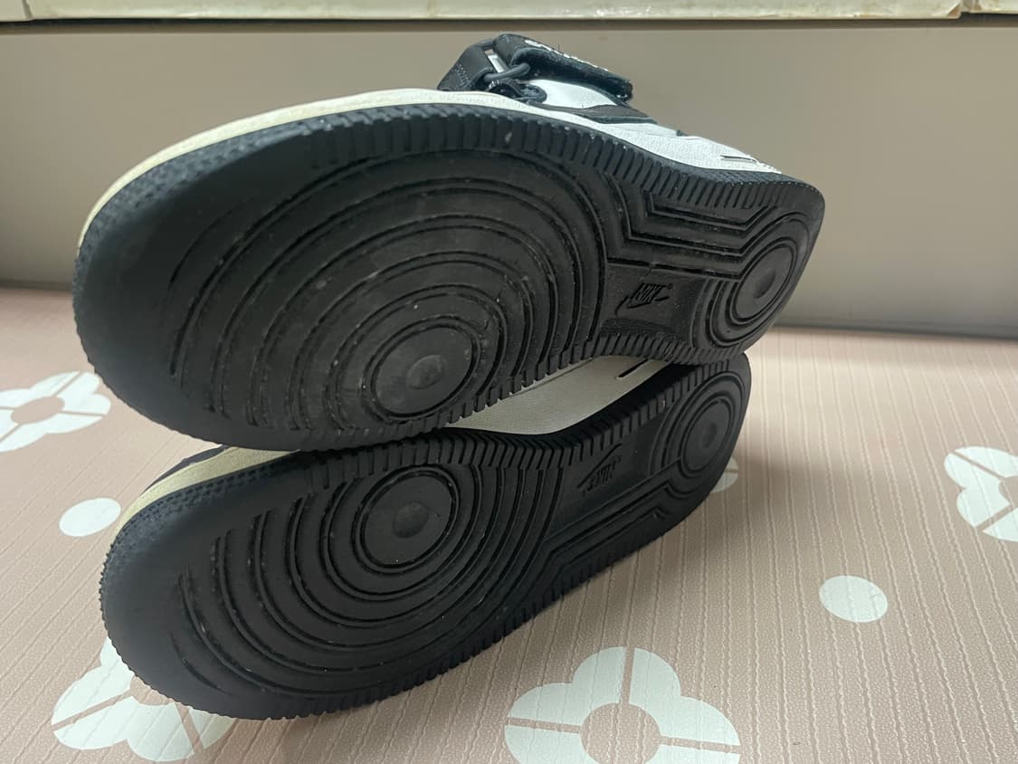 나이키x스투시 에어포스 1 '07 미드 SP 블랙 앤 라이트 본 235 상품이미지5